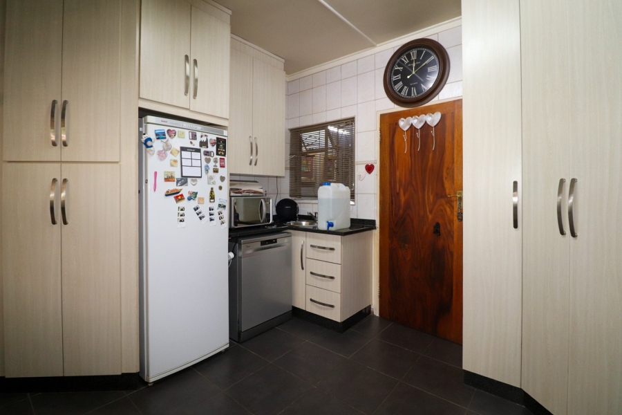 4 Bedroom Property for Sale in Flamwood North West